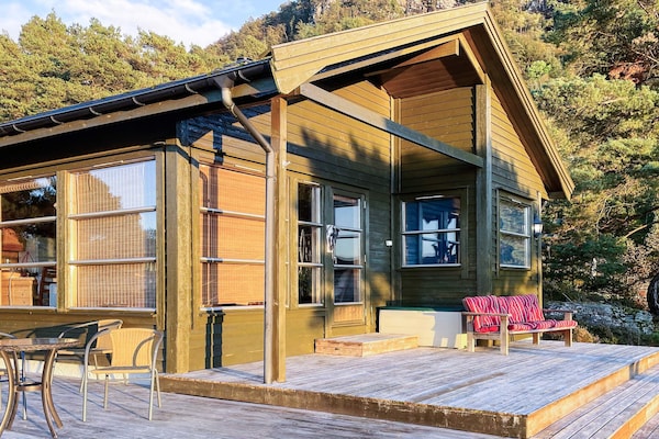 Vrijstaand vakantiehuis op Randøy met panoramisch fjordzicht - thumbnail 1