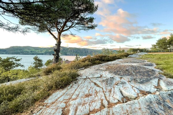 Vrijstaand vakantiehuis op Randøy met panoramisch fjordzicht - thumbnail 4
