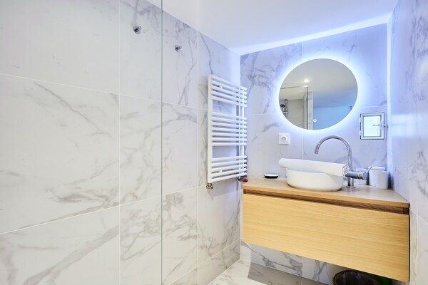 Elegant appartement in hartje Saint-Germain-des-Prés met zicht op de Seine - thumbnail 4