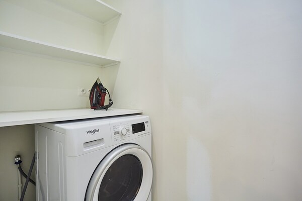 RUE DES MOINES: Ruim 3-slaapkamerappartement in het 17e arrondissement - thumbnail 4