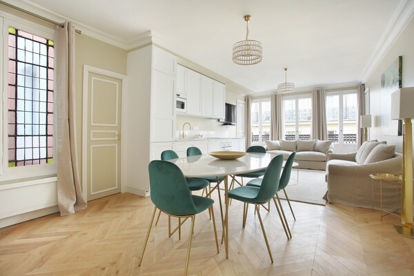 Elegant appartement 121m² in hartje 8e arrondissement Parijs voor 8 personen - thumbnail 2
