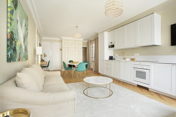Elegant appartement 121m² in hartje 8e arrondissement Parijs voor 8 personen - thumbnail 3