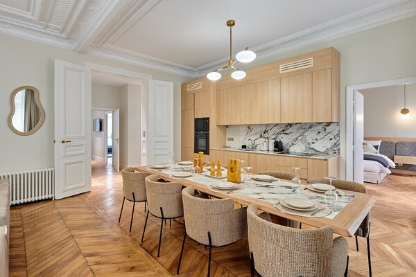 Luxe 3-slaapkamer appartement met airco in hartje Parijs, vlakbij Place de Clichy - thumbnail 2