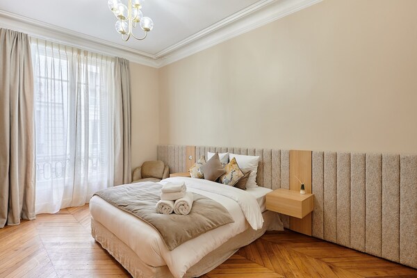 Luxe 3-slaapkamer appartement met airco in hartje Parijs, vlakbij Place de Clichy - thumbnail 4