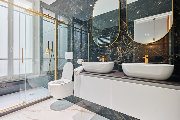 Luxe 3-slaapkamer appartement met airco in hartje Parijs, vlakbij Place de Clichy - thumbnail 5