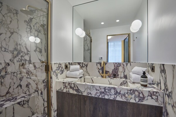 Elegant appartement met airco op steenworp afstand van het Louvre - thumbnail 4