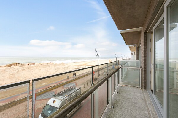 Modern appartement aan zee met panoramisch uitzicht in Blankenberge - thumbnail 5