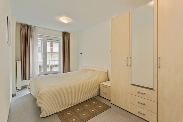 Modern appartement aan zee met panoramisch uitzicht in Blankenberge - thumbnail 4