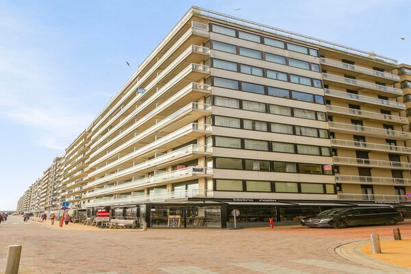 Licht appartement met 2 terrassen op 12 km van zee in Blankenberge - thumbnail 6
