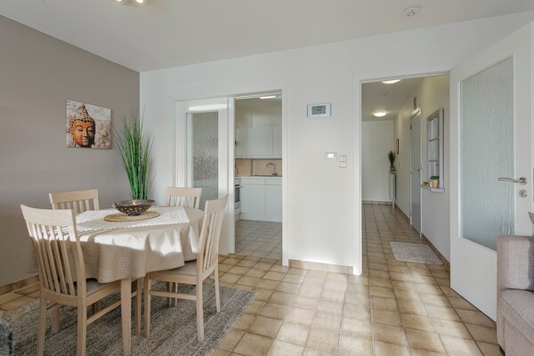 Licht appartement met 2 terrassen op 12 km van zee in Blankenberge - thumbnail 2