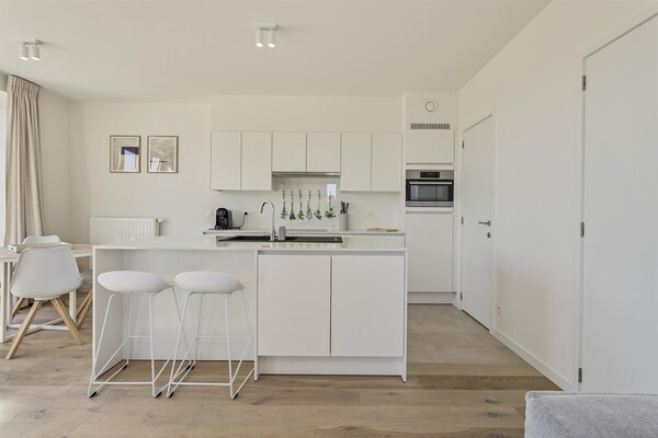 Licht appartement met twee terrassen vlakbij zee en centrum Blankenberge - thumbnail 4