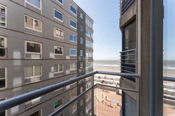 Licht modern appartement met 2 badkamers vlakbij zee in Blankenberge - thumbnail 5
