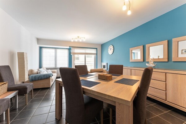 Licht modern appartement met 2 badkamers vlakbij zee in Blankenberge - thumbnail 2