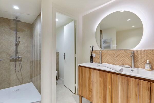 Licht appartement met 2 slaapkamers in de bruisende Marais, 100 m² - thumbnail 5