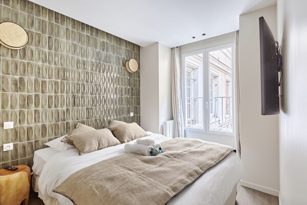 Modern 2-slaapkamerappartement met 2 badkamers in de levendige Marais - thumbnail 3