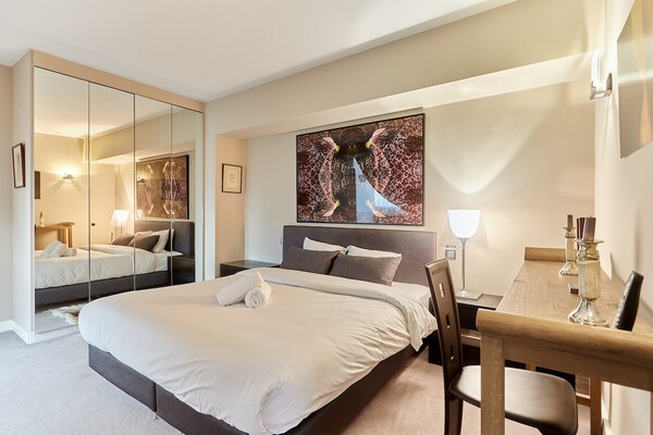Prachtig 120m² appartement tegenover de Arc de Triomphe in het 16e arrondissement - thumbnail 2