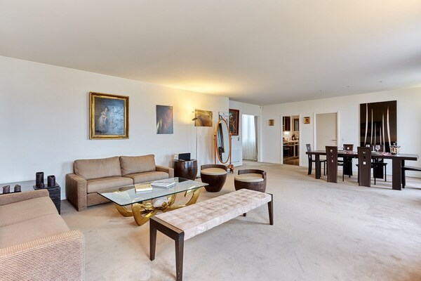 Prachtig 120m² appartement tegenover de Arc de Triomphe in het 16e arrondissement - thumbnail 4