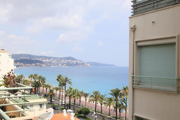 Appartement met zeezicht op de Promenade des Anglais in Nice - thumbnail 2