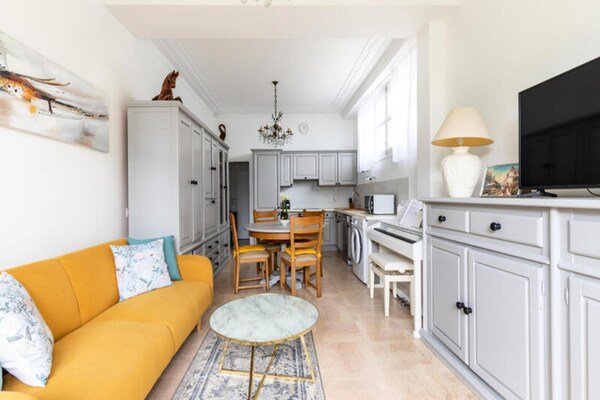 Sfeervol appartement aan de Promenade des Anglais met eigen terras - thumbnail 3