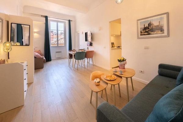 Charmant appartement in hartje Oud Nice met uitzicht op kathedraal - thumbnail 1