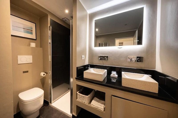 Charmant appartement in hartje Oud Nice met uitzicht op kathedraal - thumbnail 3