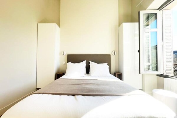 Licht en charmant 3-kamerappartement in de Gouden Driehoek van Bordeaux - thumbnail 1