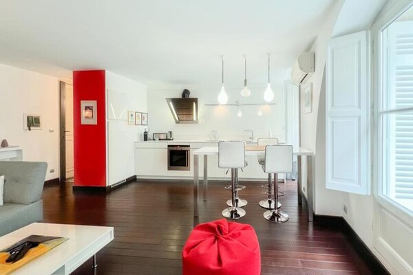 Authentiek appartement van 75m² in de prestigieuze Gouden Driehoek van Bordeaux - thumbnail 4