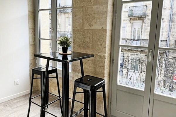 Sfeervol Bordeaux-appartement met airco en privéterras voor 2 personen - thumbnail 3