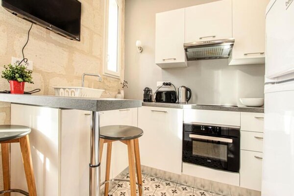 Sfeervolle studio van 35m² met airco in het bruisende hart van Chartrons, Bordeaux - thumbnail 4