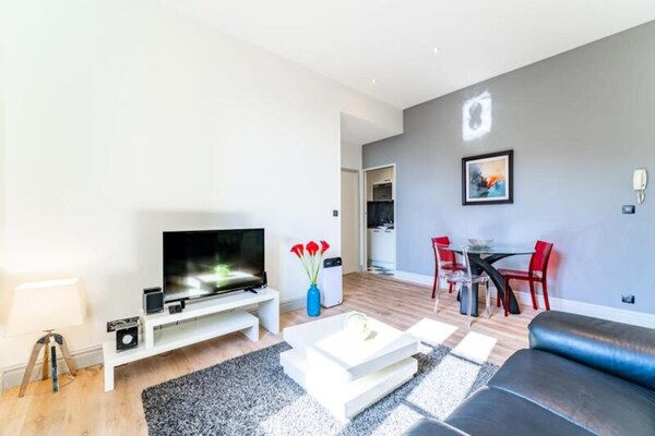 Stijlvol appartement met balkon in historisch Saint-Michel, Bordeaux - thumbnail 3