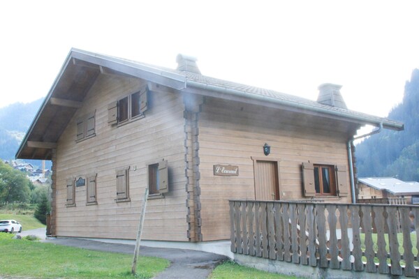 Chalet Ecureuil: knusse 5-persoons chalet met uitzicht op de Abondance-vallei - thumbnail 1