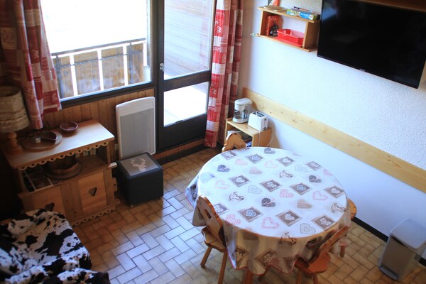Ruim appartement met bergzicht en balkon op 500m van de skilift in Châtel - thumbnail 2
