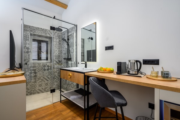 Modern studio-appartement in hartje Porec, 250 meter van het strand - thumbnail 5