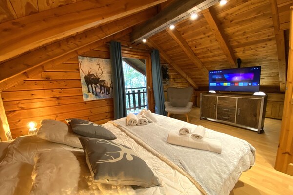 Houten chalet met jacuzzi en uitzicht op de bergen aan de rivier in La Bresse - thumbnail 5