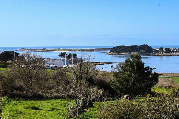 Bretons vakantiehuis met panoramisch zeezicht en verwarmd zwembad in Trébeurden - thumbnail 4
