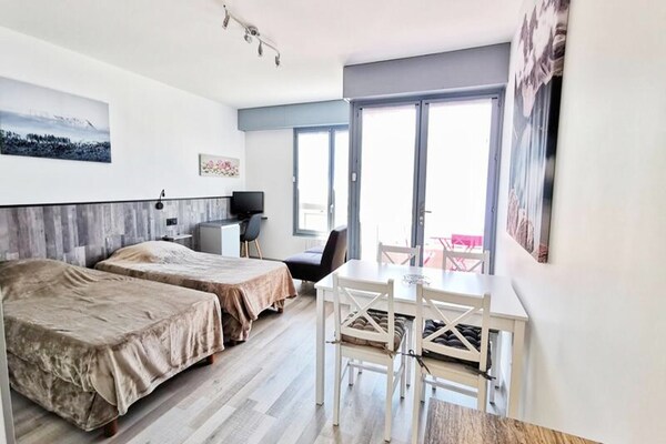 Modern studio in centrum Aix-les-Bains met garage en balkon - thumbnail 4