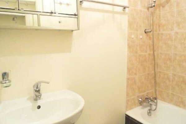 Comfortabel appartement in Aix-les-Bains met zwembad, tennisbaan en parkeerplaats - thumbnail 4