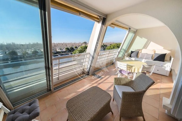 Licht appartement met grote loggia en uitzicht op zee bij Le Grau du Roi - thumbnail 5