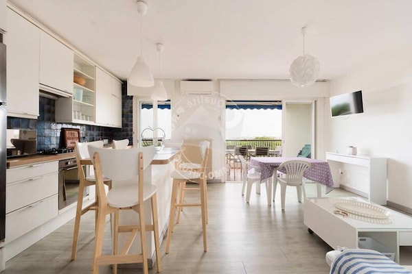 Licht appartement op 100m van zee met terras en uitzicht in Le Grau du Roi - thumbnail 2
