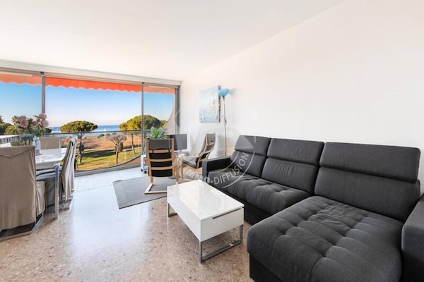 Gerenoveerd appartement met zeezicht op 800m van centrum Le Grau du Roi - thumbnail 2
