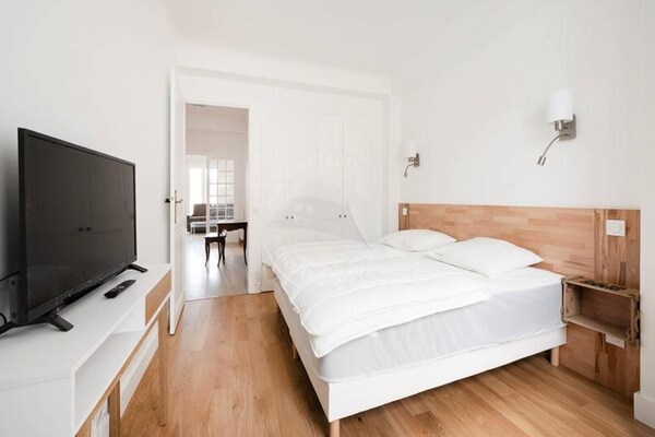Licht appartement op 1e etage met balkon en zicht op de gracht, 20m van strand - thumbnail 5