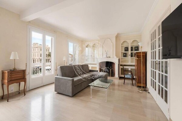 Licht appartement op 1e etage met balkon en zicht op de gracht, 20m van strand - thumbnail 3