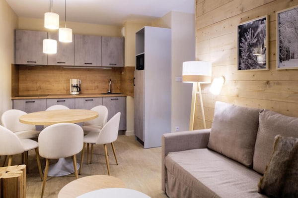 Ruim 10-persoons appartement aan de piste in Alpe d'Huez met zwembad - thumbnail 3