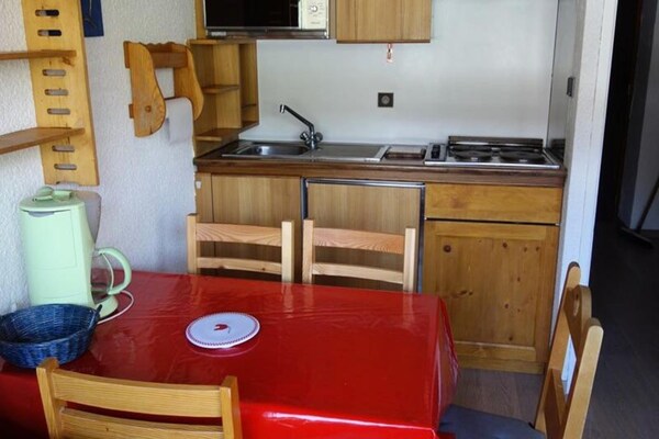 Knusse studio voor 4 personen direct aan de piste in Huez - thumbnail 3