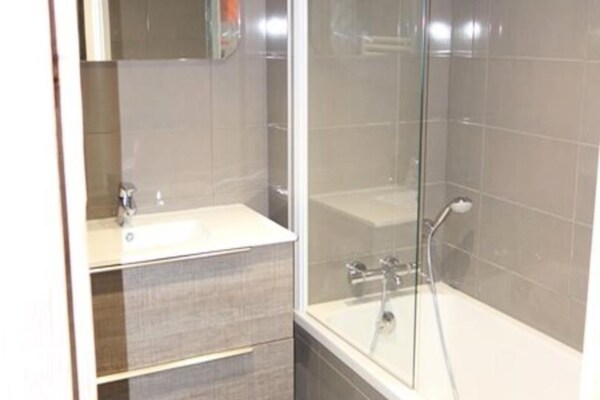 Gerenoveerd studio-appartement direct aan de piste in Huez - thumbnail 5