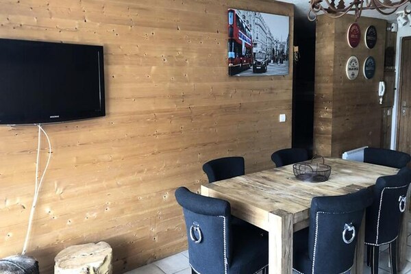 Chalet Alpina: Knus appartement op 43m² direct aan de piste in Huez - thumbnail 3