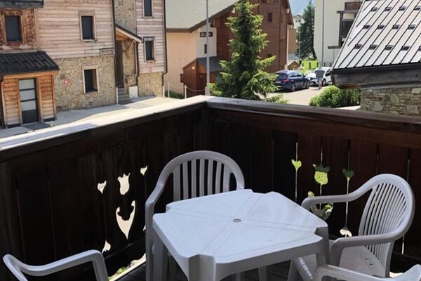 Chalet Alpina: Knus appartement op 43m² direct aan de piste in Huez - thumbnail 6