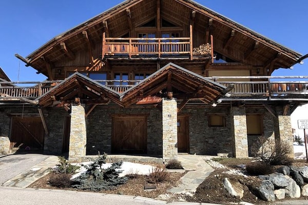 Groot chalet voor 10 personen aan de voet van de pistes in Huez - thumbnail 1