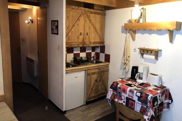 Compacte studio in Huez, 50 meter van de Alpe Express gondel - thumbnail 4