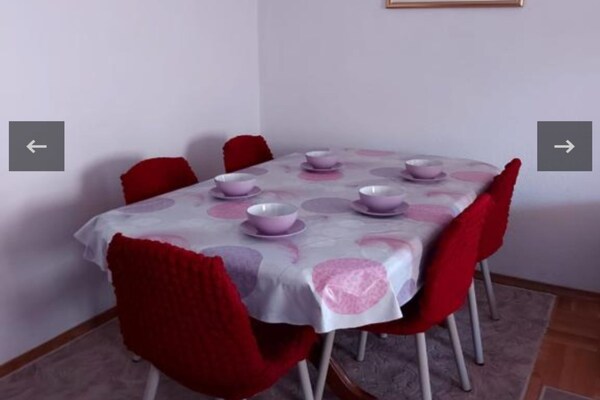 Ruim appartement met drie slaapkamers vlakbij zee in Okrug Gornji - thumbnail 6